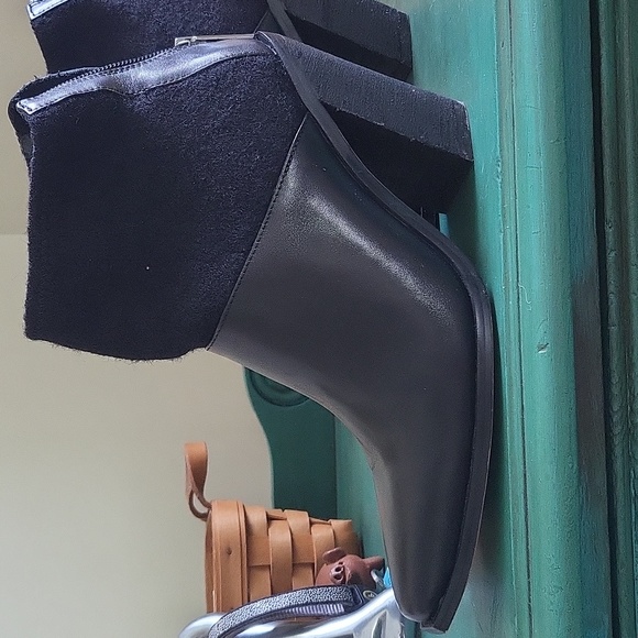 Charles David Fallyn Ankle Boots - Picture 3 of 7